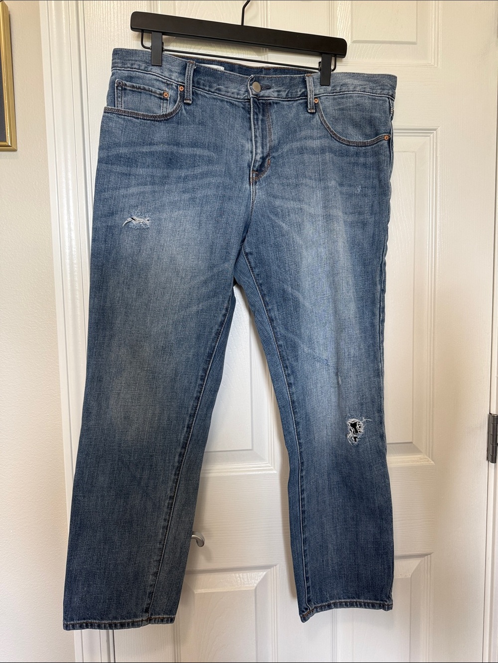 Gap 1969 Sexy Boyfriend Straight Leg Women’s Jeans in Washed Blue Distressed 31